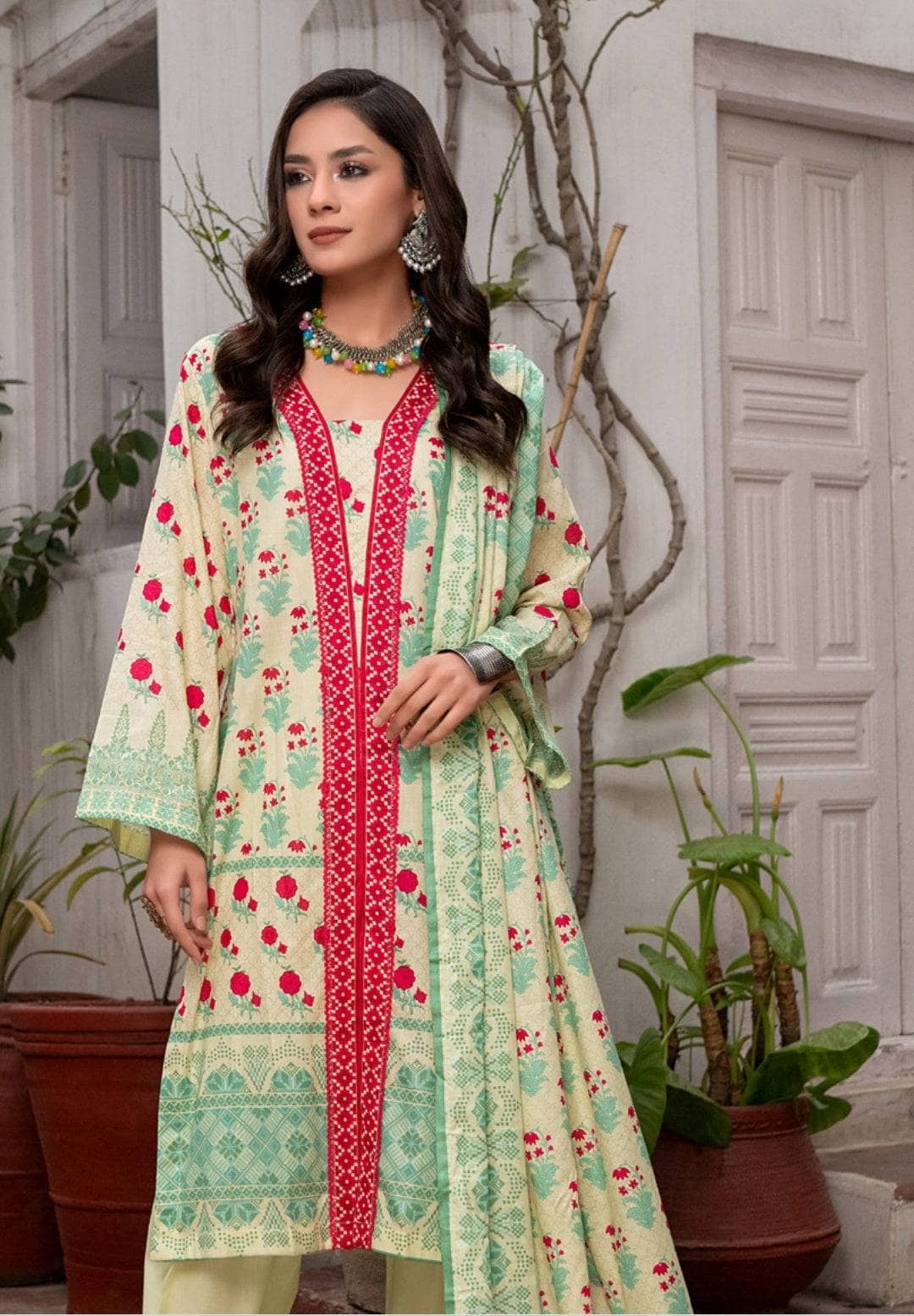 img_pakistani_low_range_suits_awwal_boutique