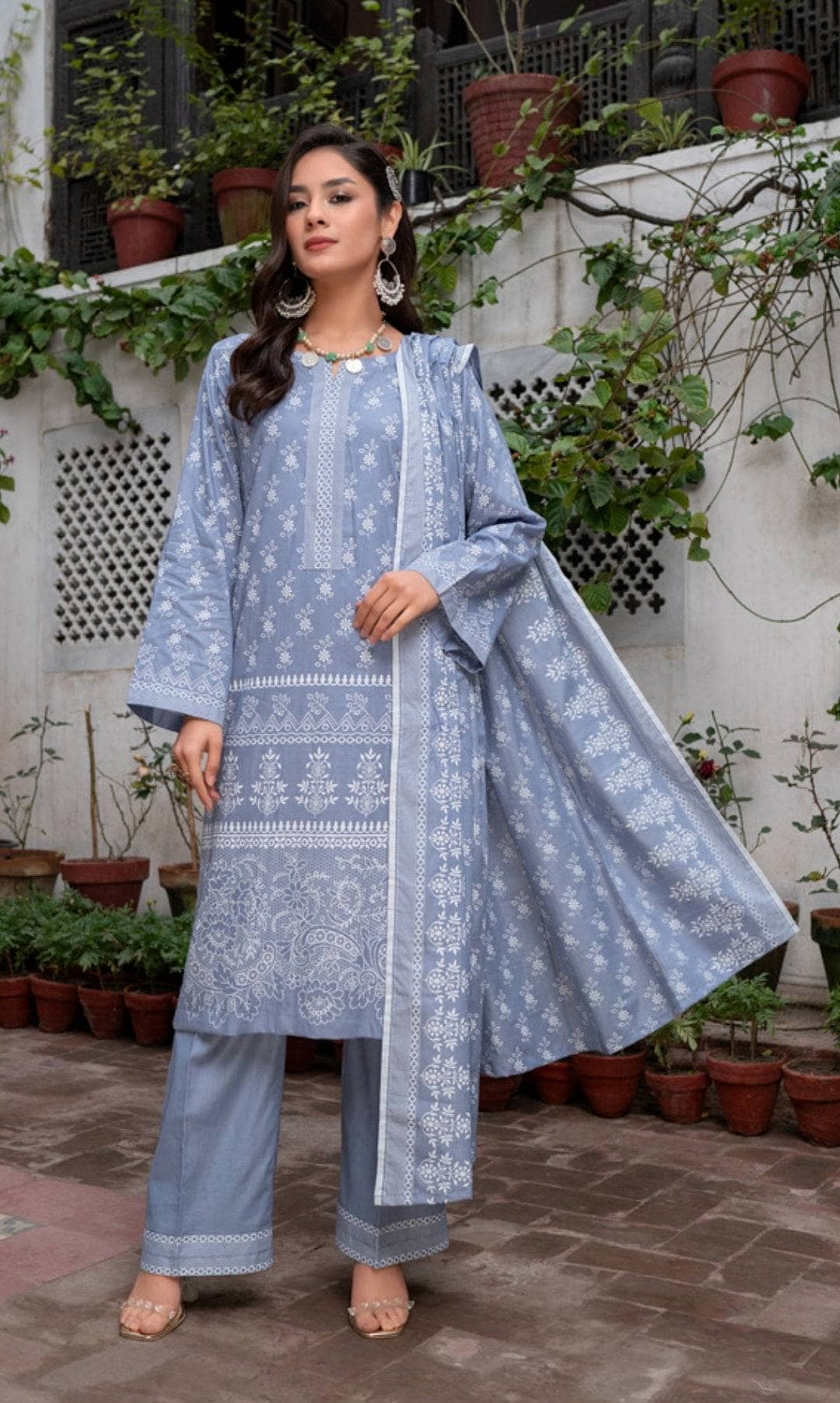 img_pakistani_low_range_suits_awwal_boutique