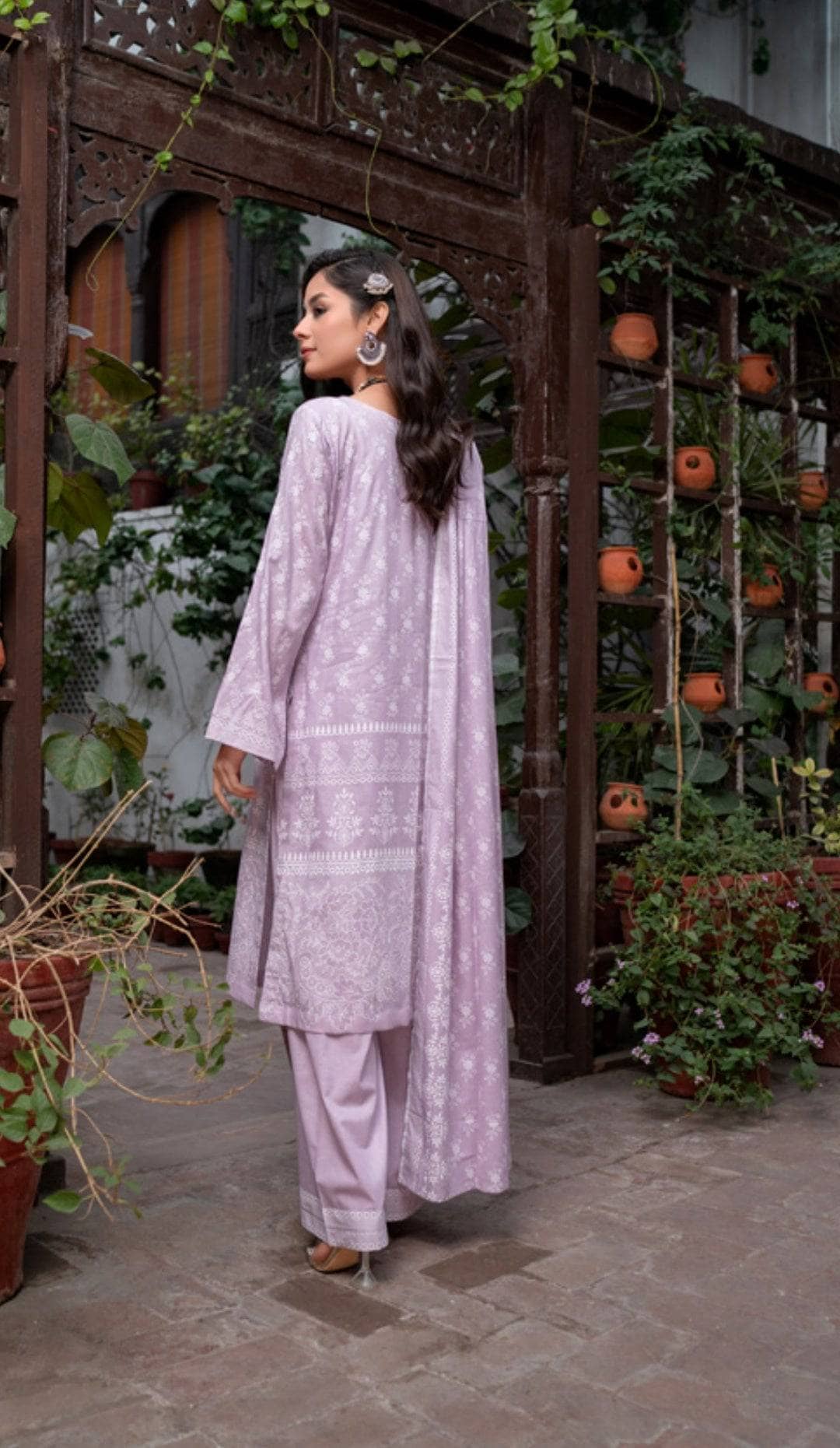 img_pakistani_low_range_suits_awwal_boutique