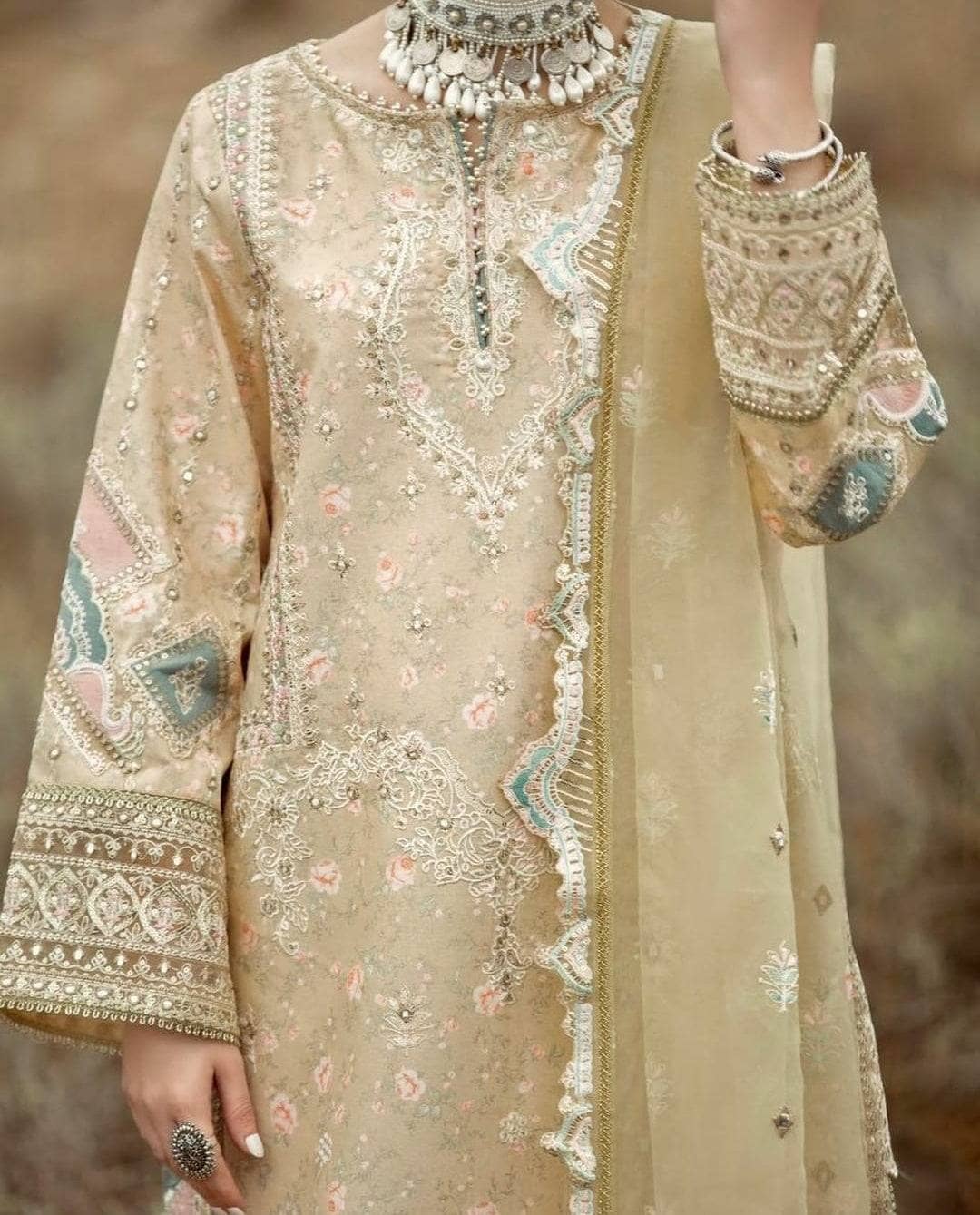 img_qalmakar_luxury_lawn_22_awwal_boutique