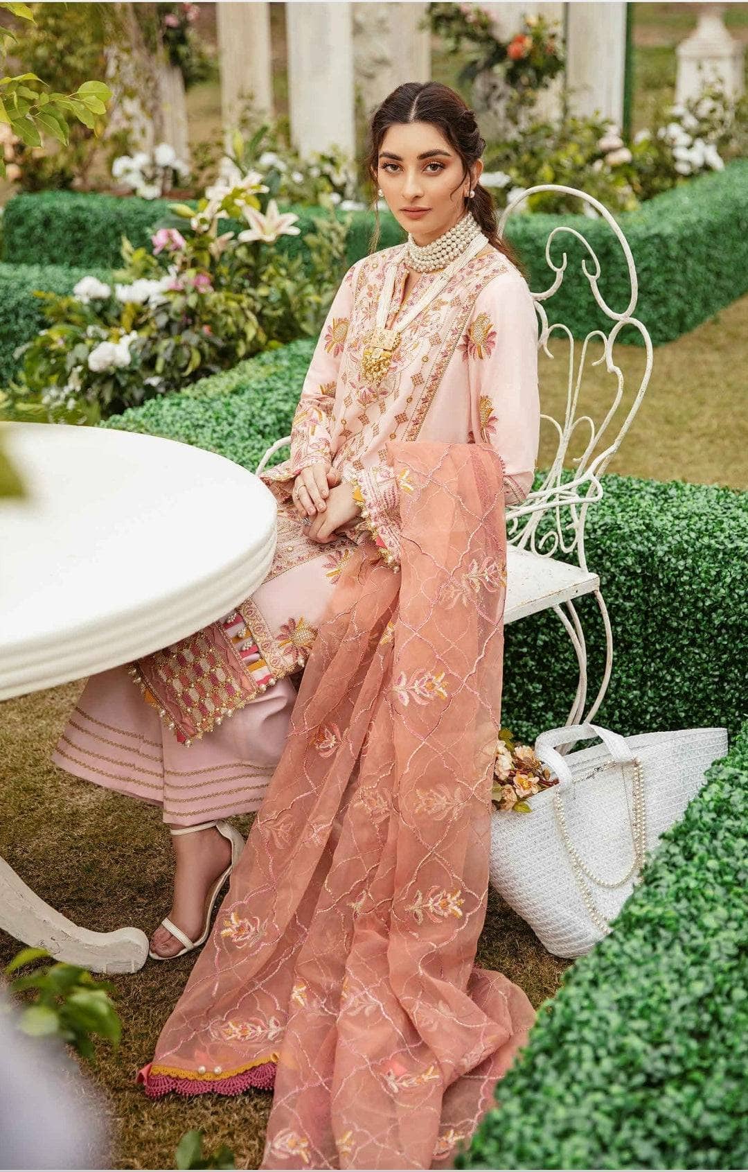 img_afrozeh_lawn_awwal_boutique