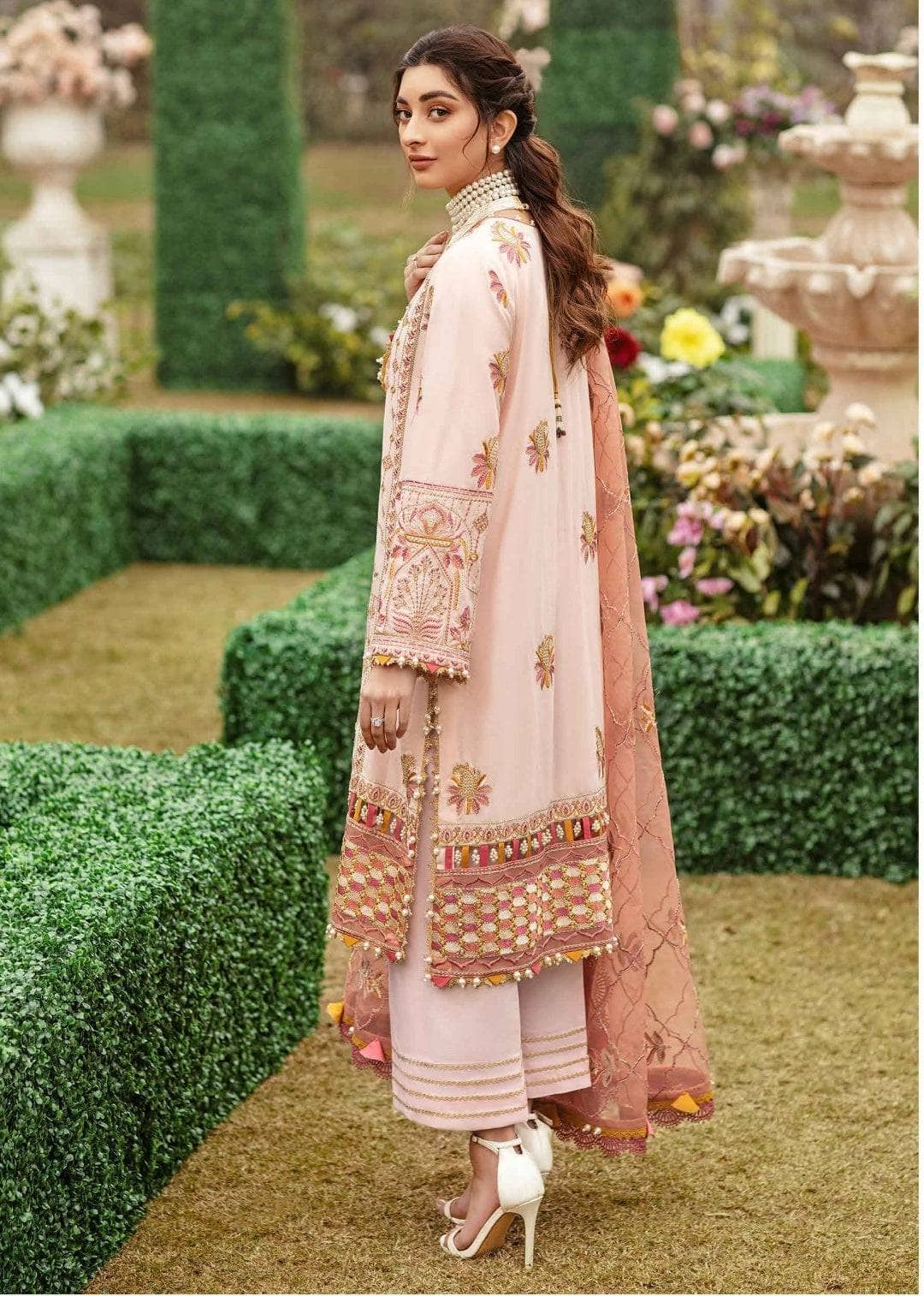 img_afrozeh_lawn_awwal_boutique