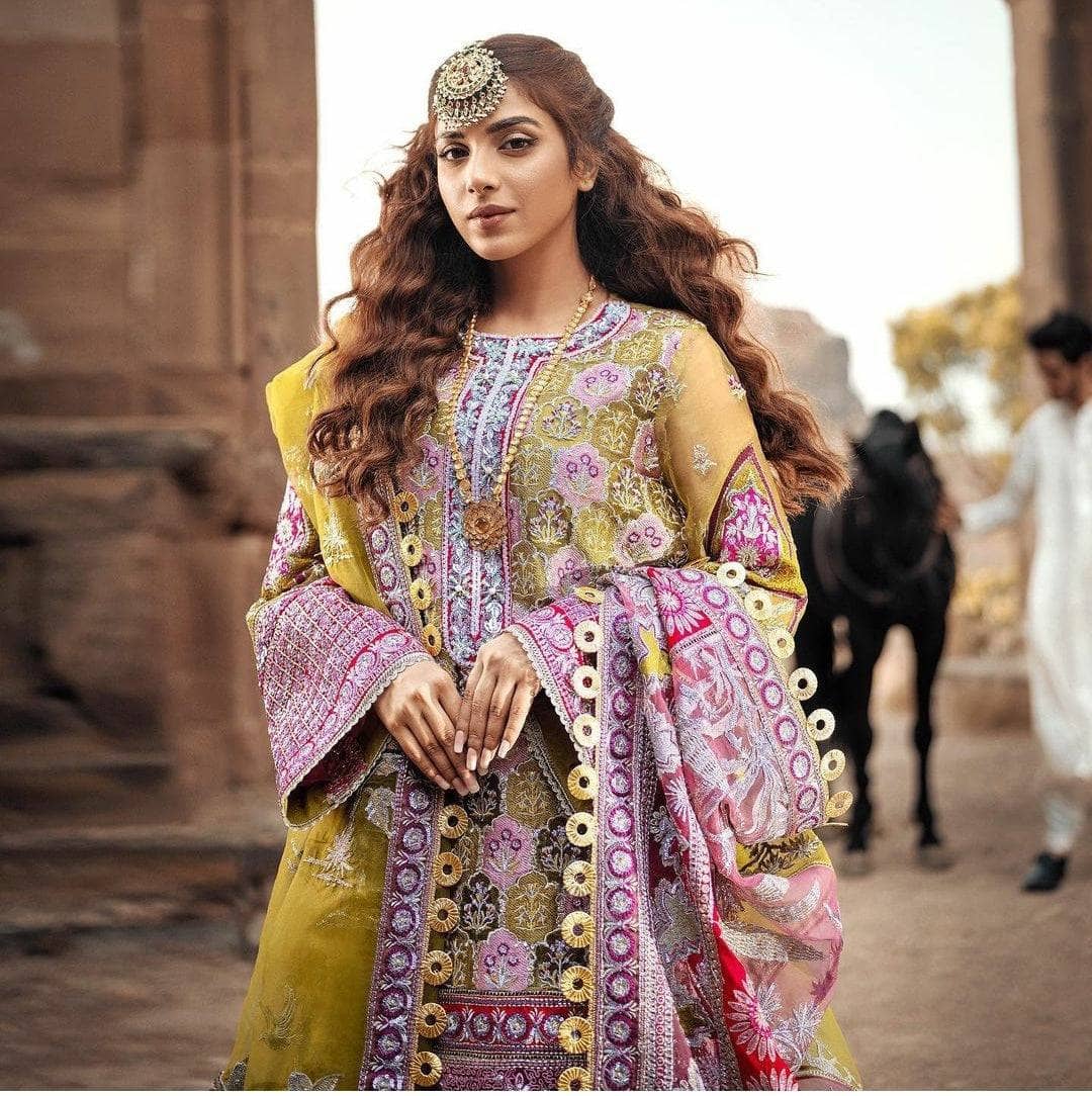 img_maryam_hussain_wrdding_awwal_boutique