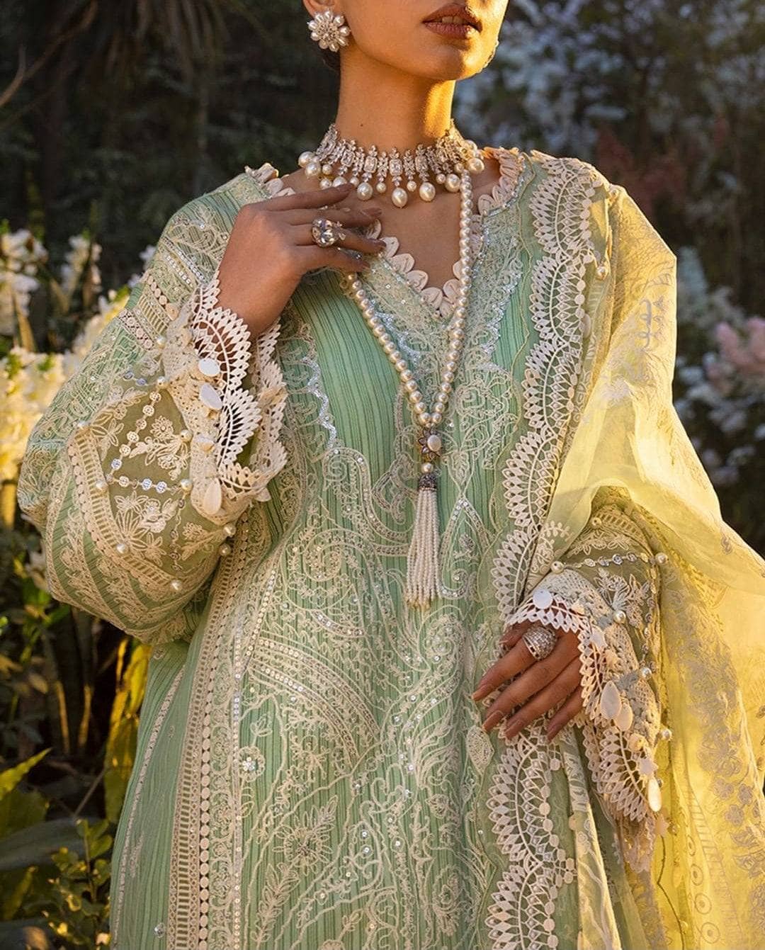 img_sana_safinaz_luxury_lawn_22_awwal_boutique