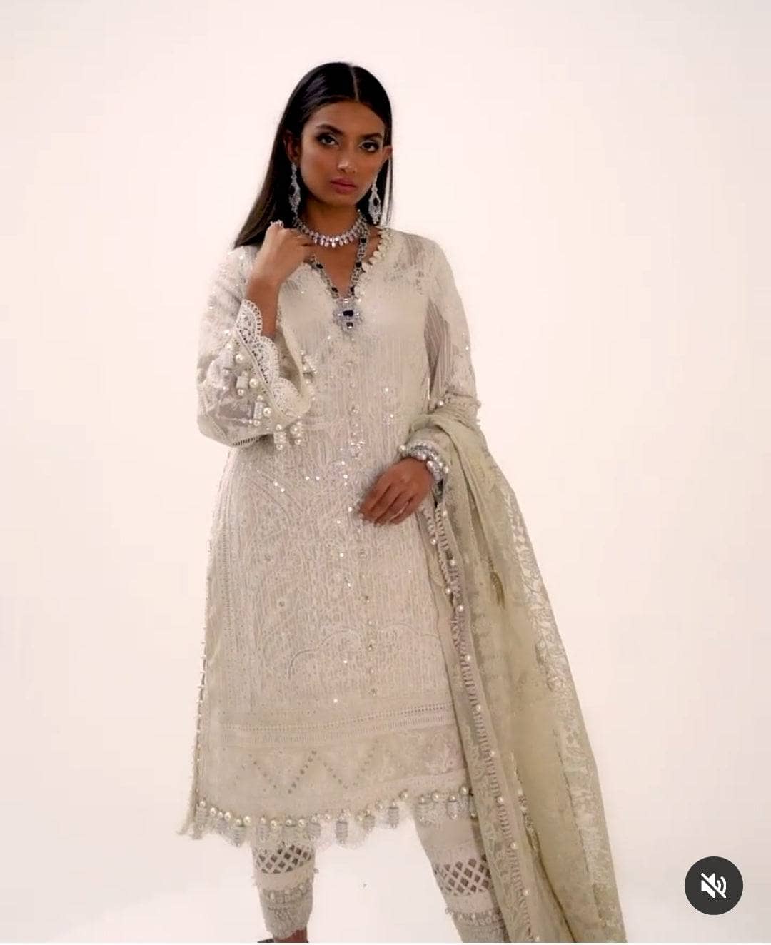 img_sana_safinaz_luxury_lawn_22_awwal_boutique