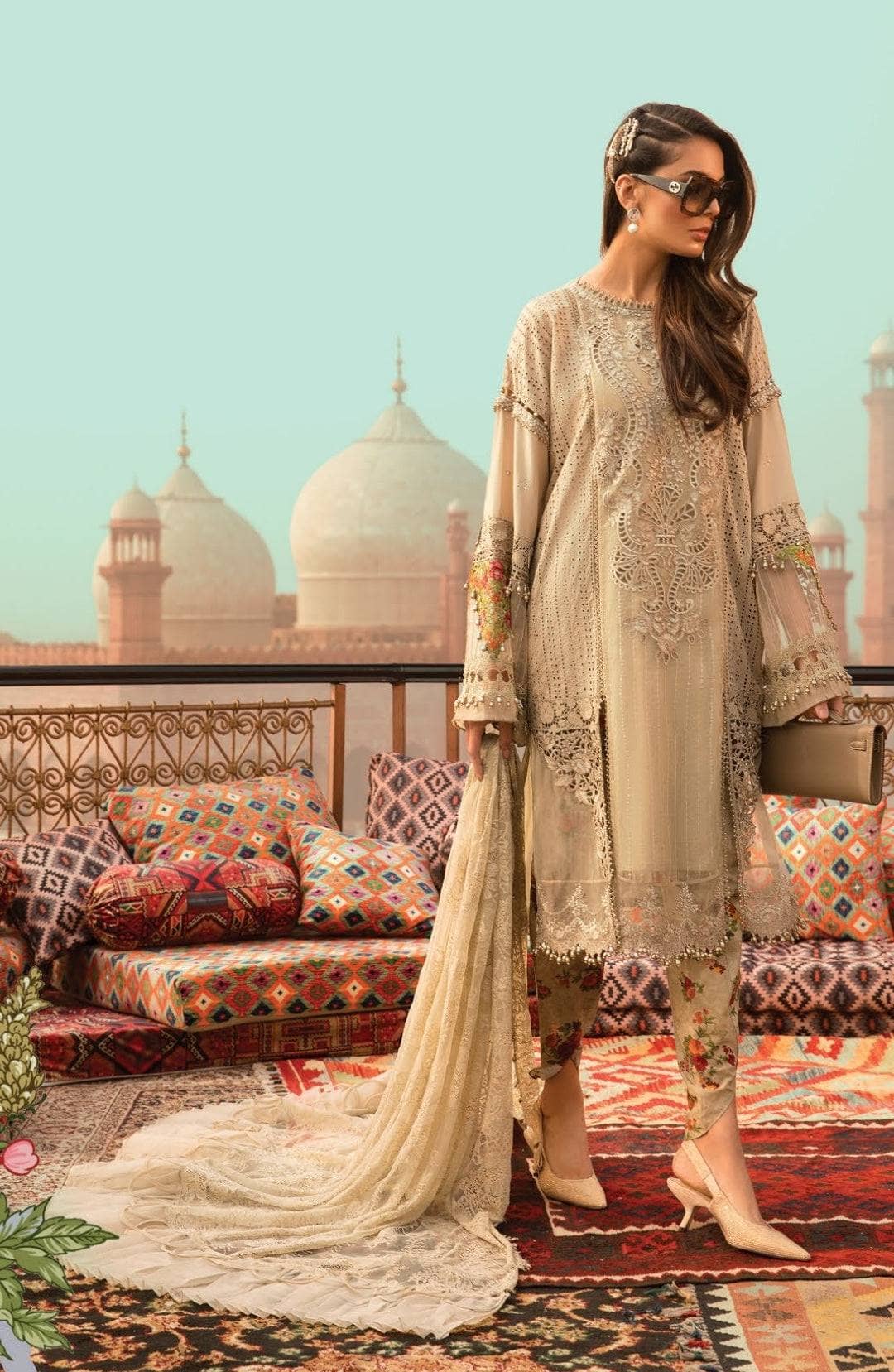 img_maria_b_lawn_22_awwal_boutique