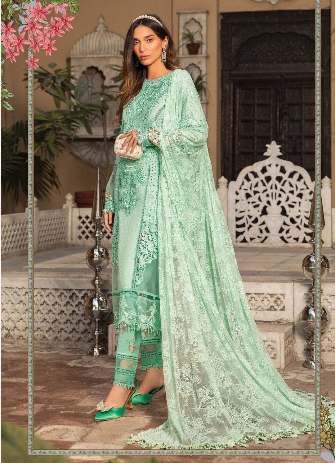 img_maria_b_lawn_22_awwal_boutique