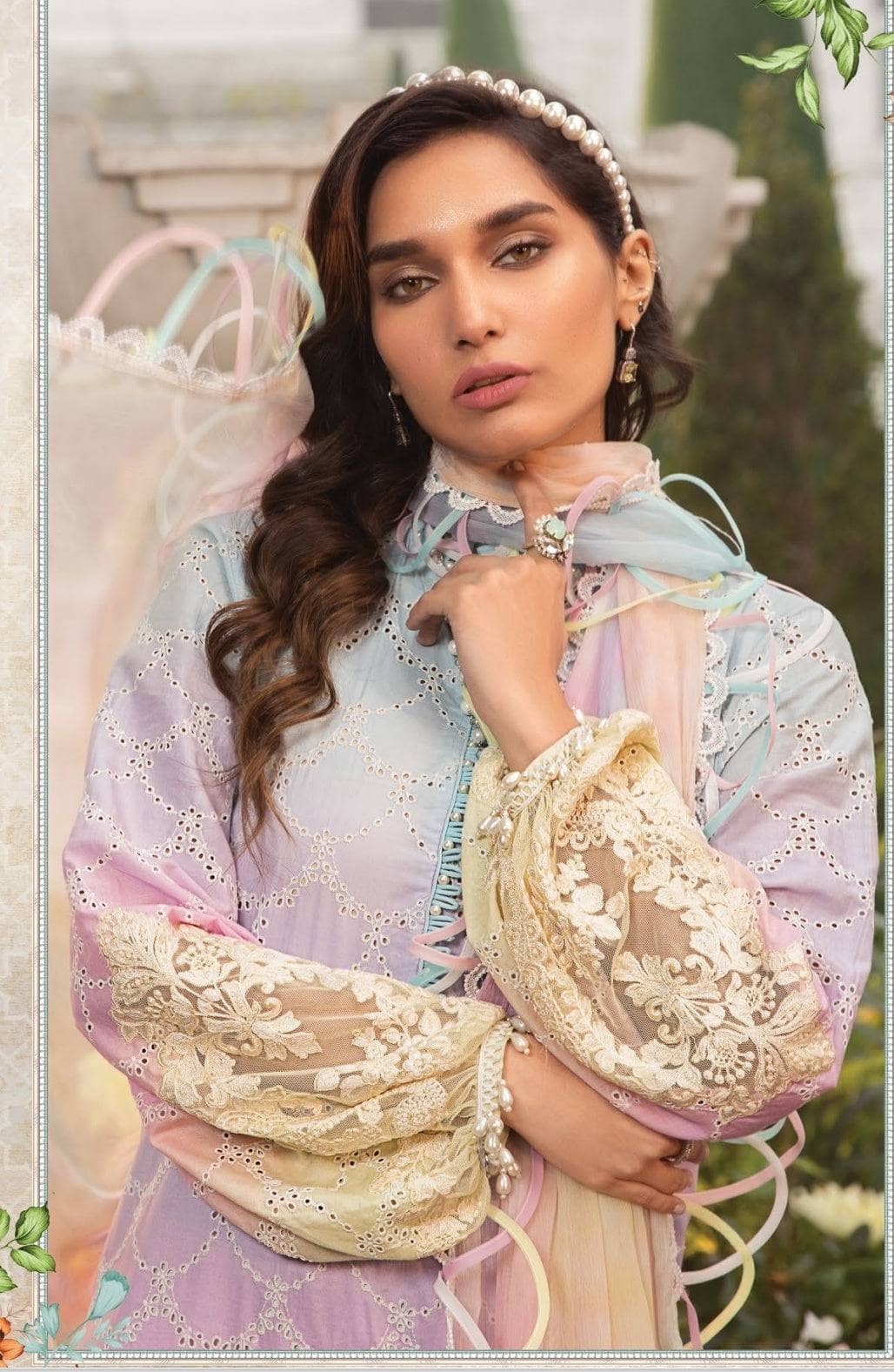 img_maria_b_lawn_22_awwal_boutique