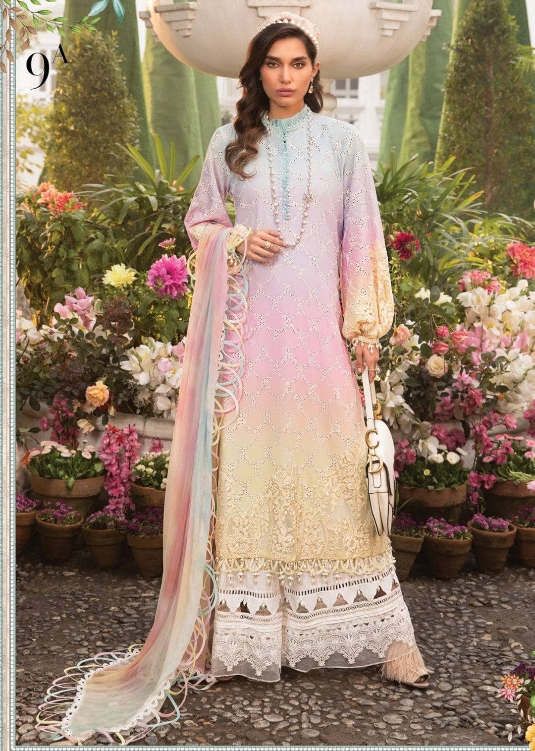 img_maria_b_lawn_22_awwal_boutique