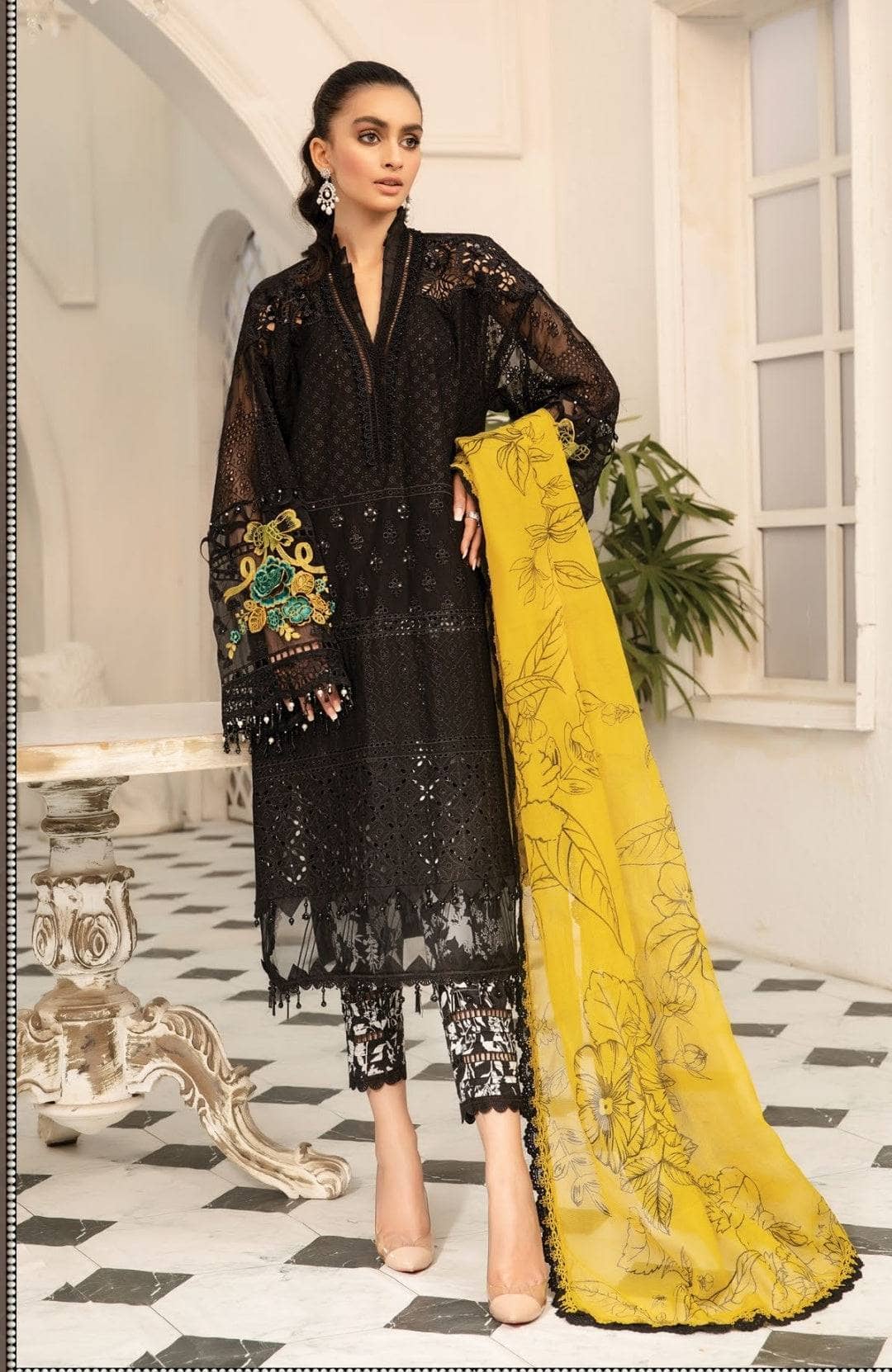 img_maria_b_lawn_22_awwal_boutique