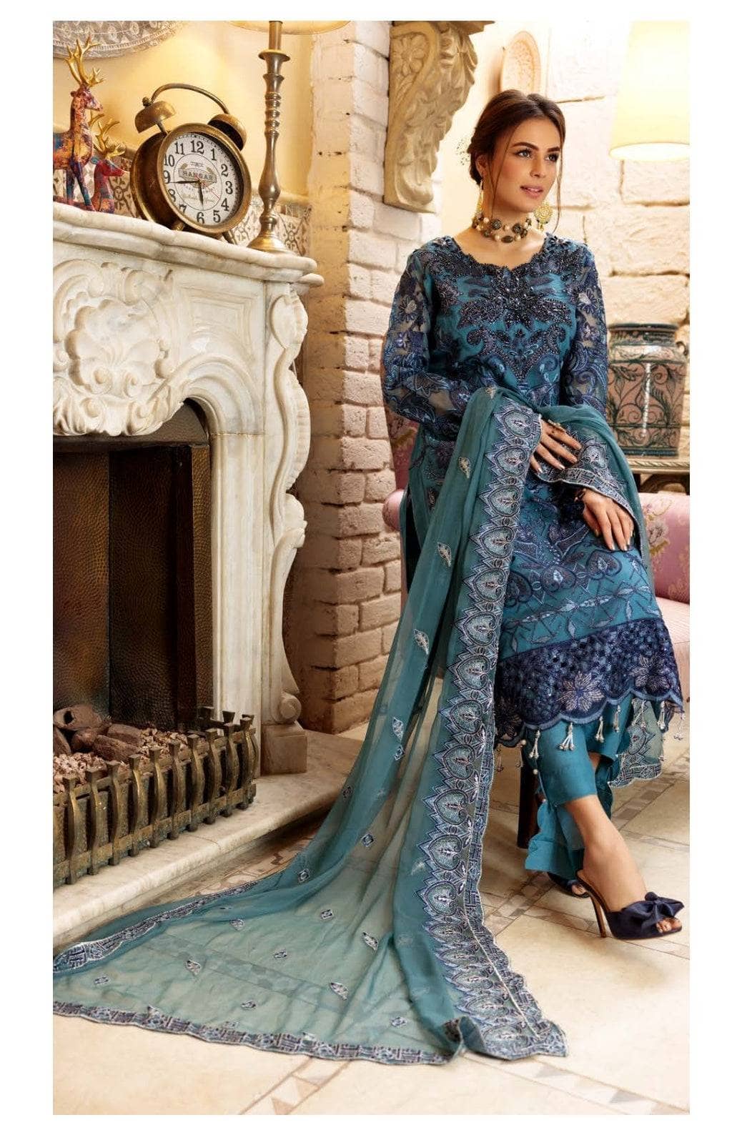 img_zebtan_zeenat_luxury_formals_awwal_boutique