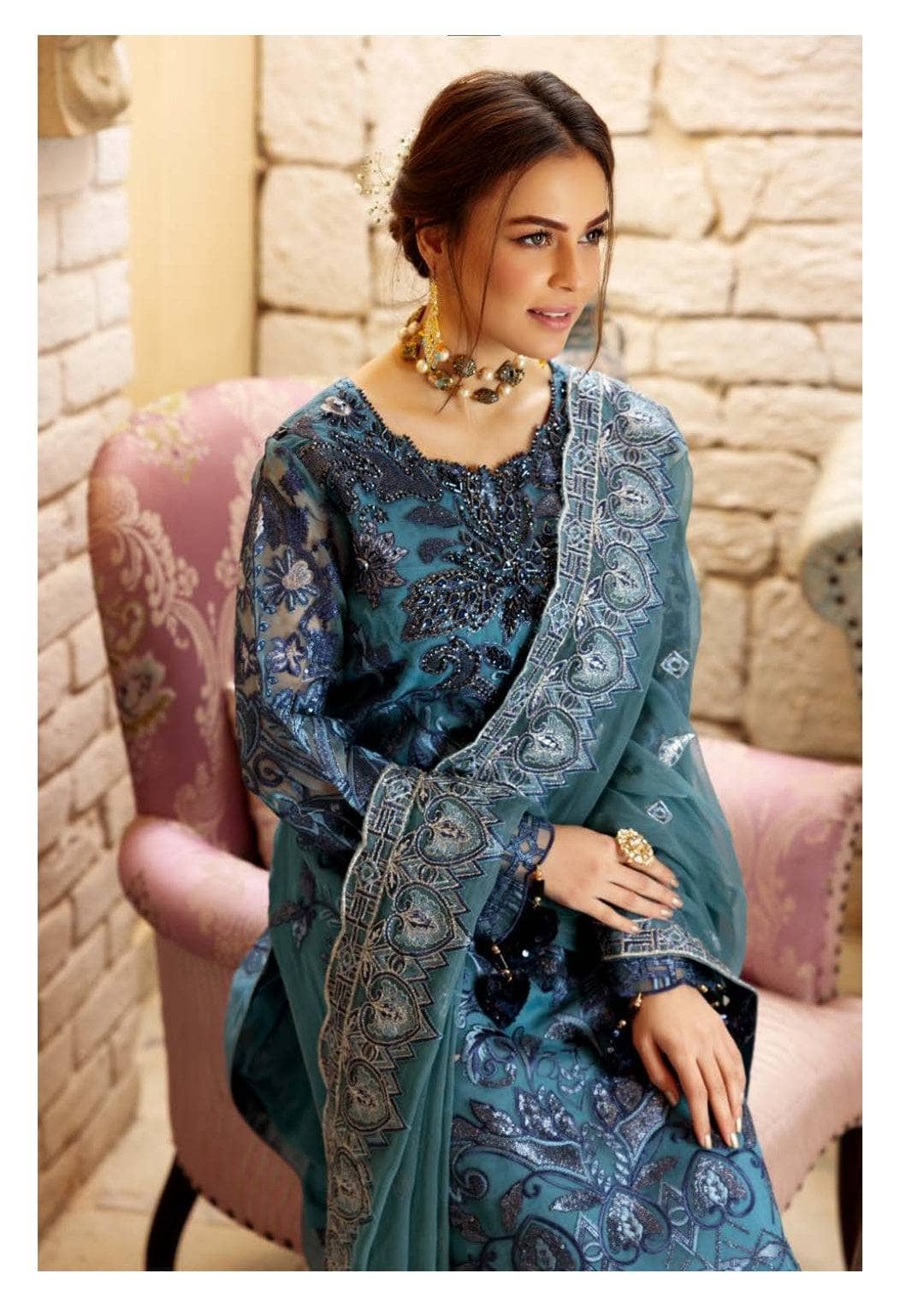 img_zebtan_zeenat_luxury_formals_awwal_boutique