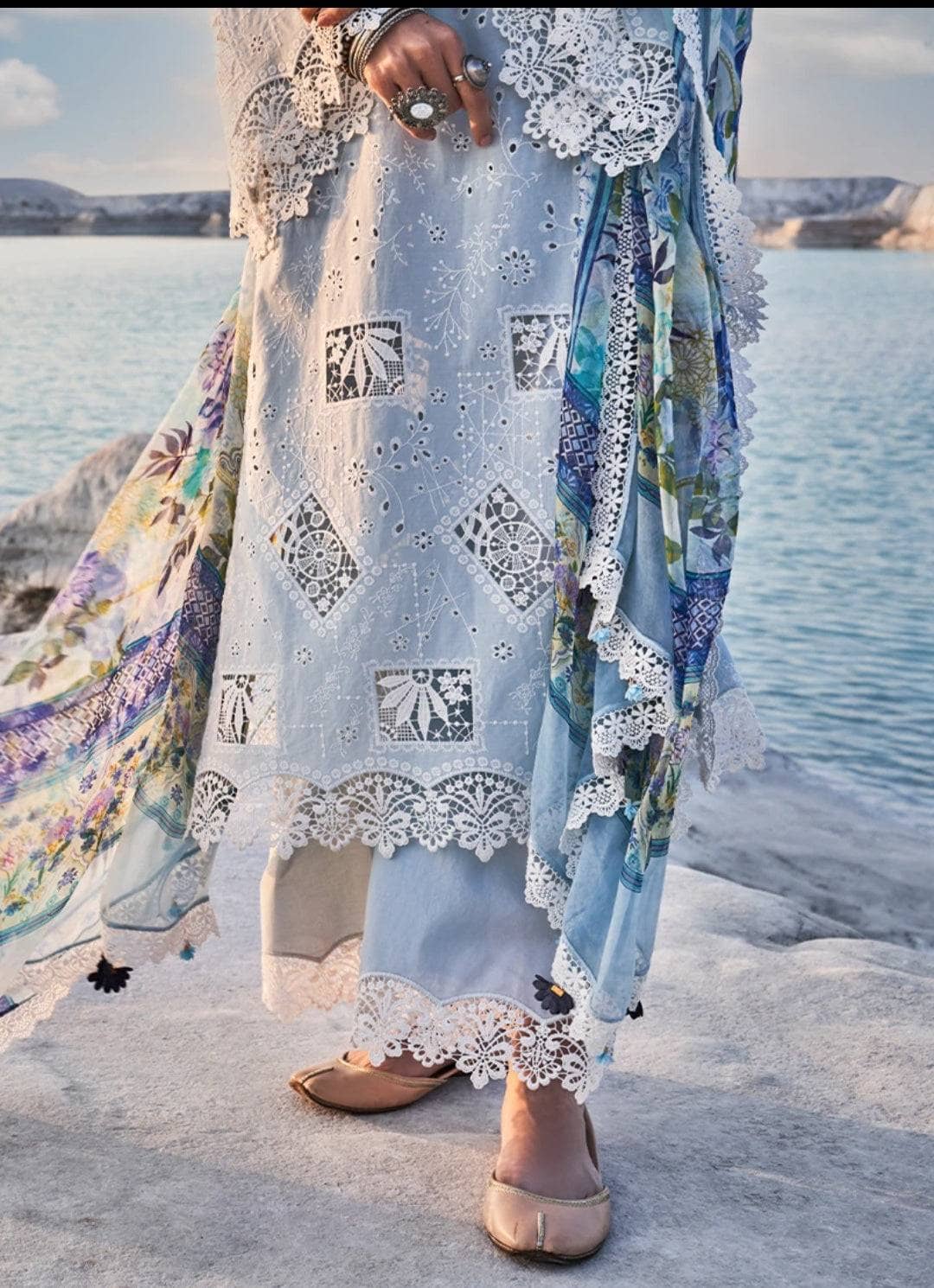 img_lawnkari_22_awwal_boutique