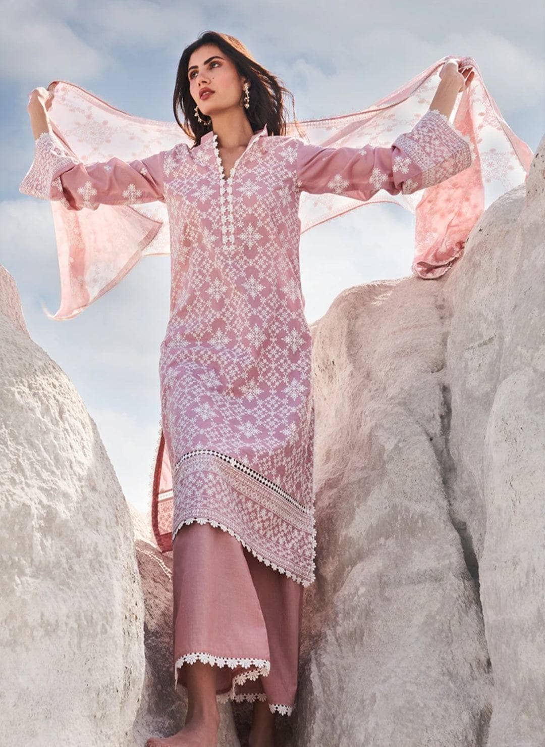 img_lawnkari_22_awwal_boutique