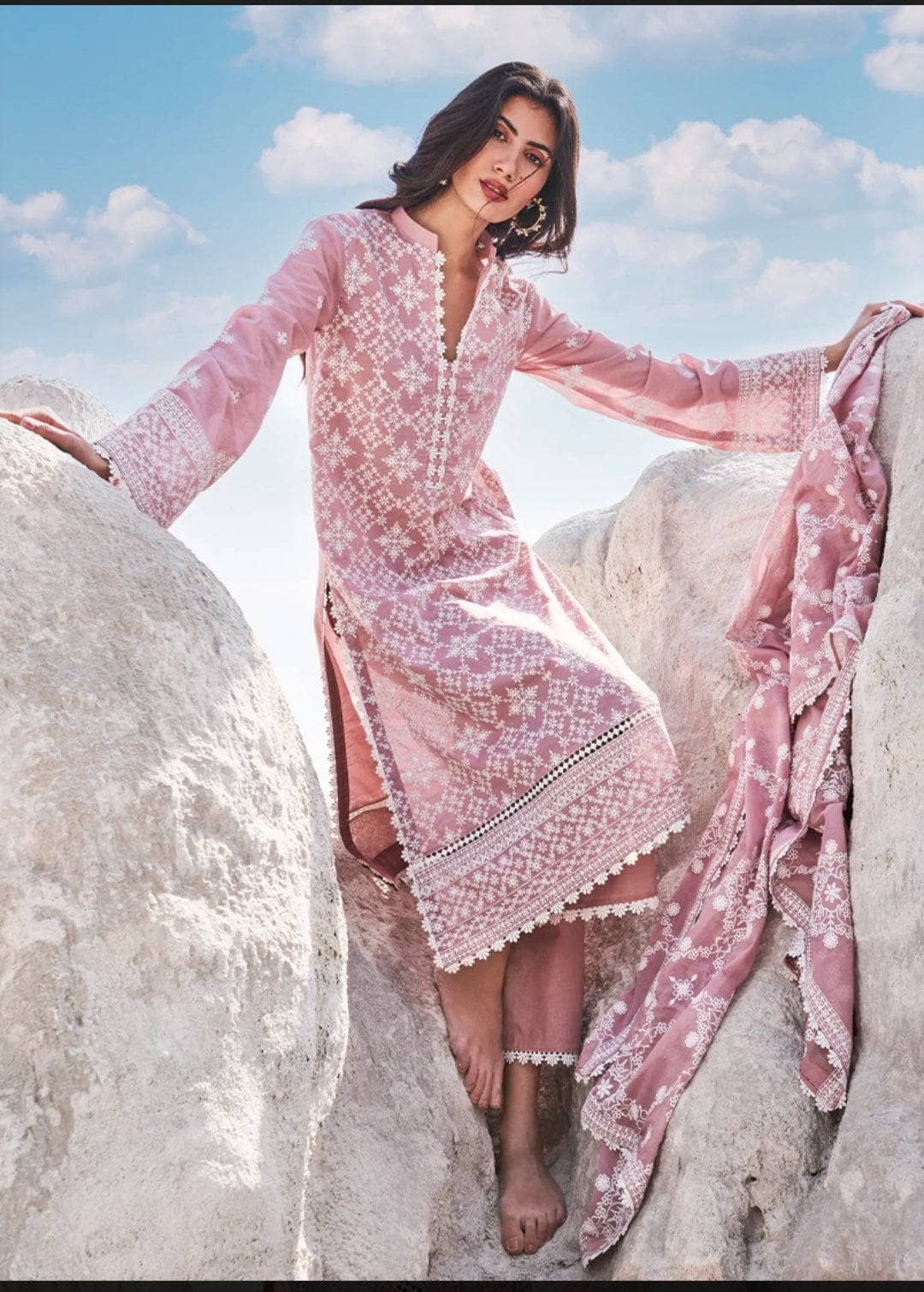 img_lawnkari_22_awwal_boutique