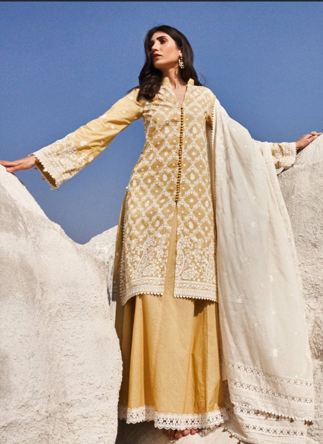 img_lawnkari_22_awwal_boutique