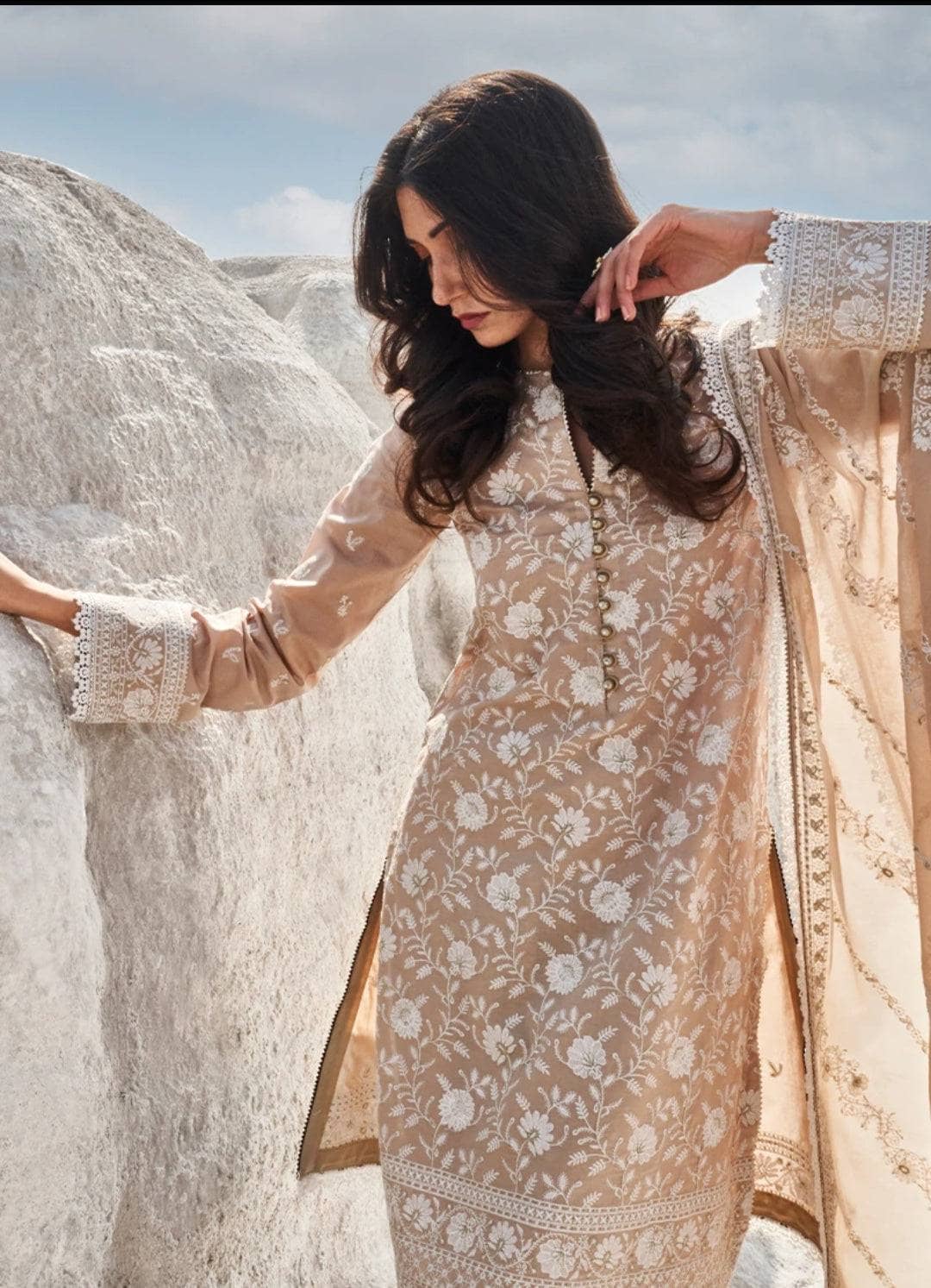 img_lawnkari_22_awwal_boutique