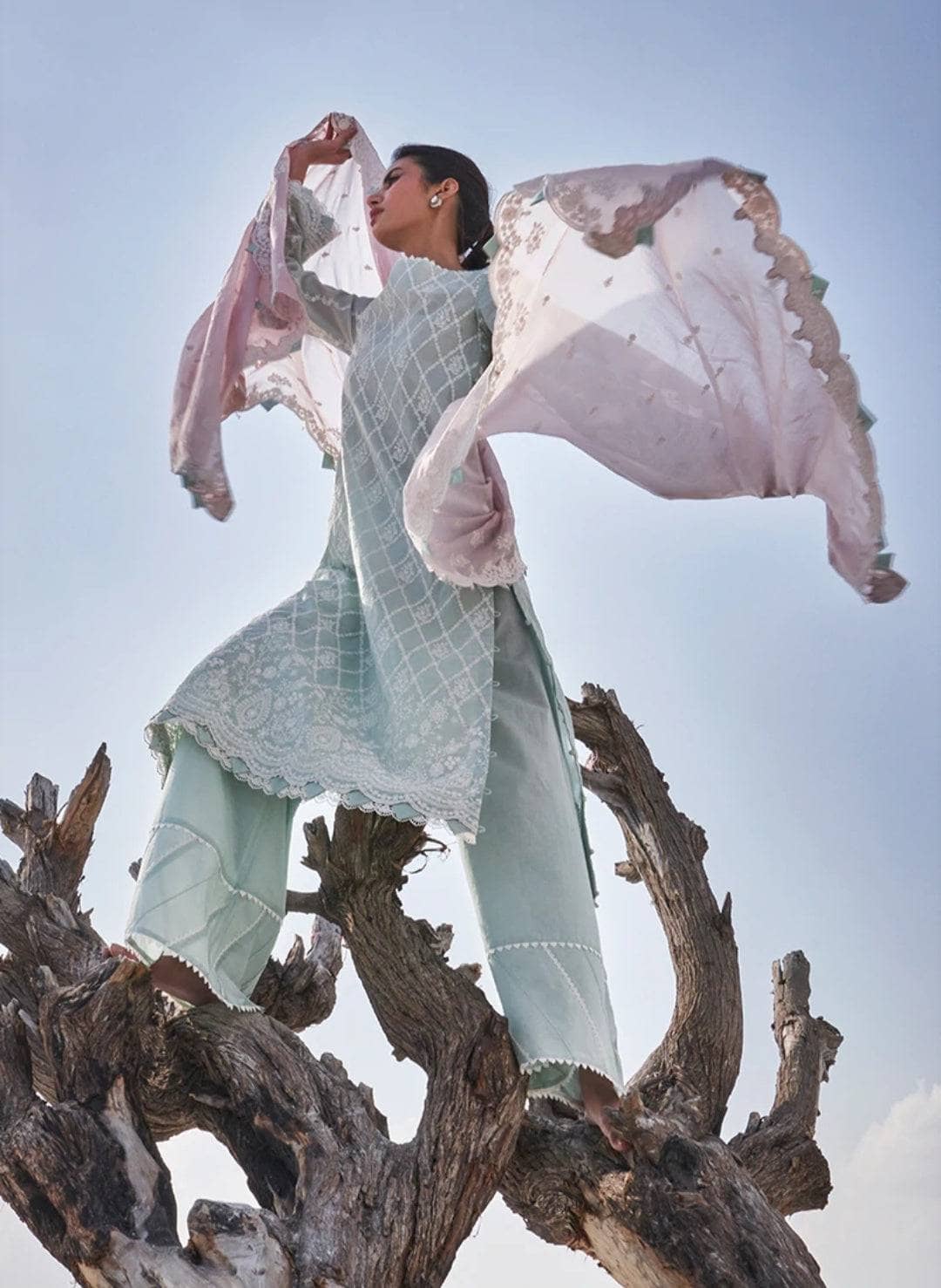 img_lawnkari_22_awwal_boutique