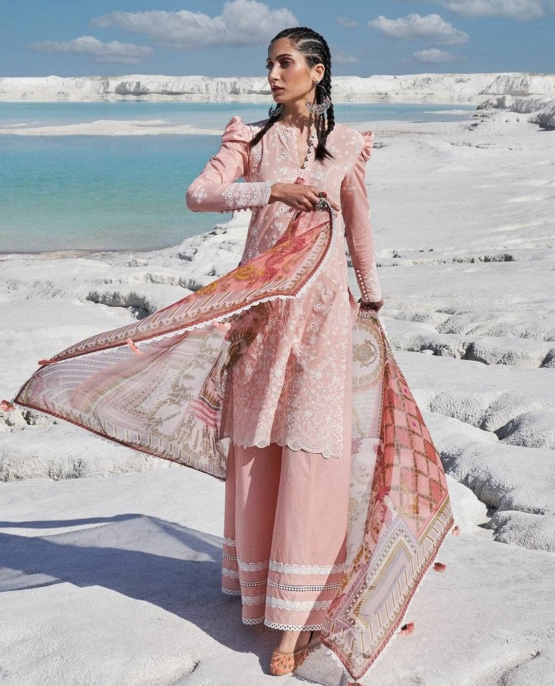 img_lawnkari_lawn_22_awwal_boutique