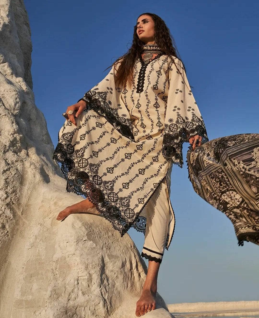 img_lawnkari_lawn_22_awwal_boutique