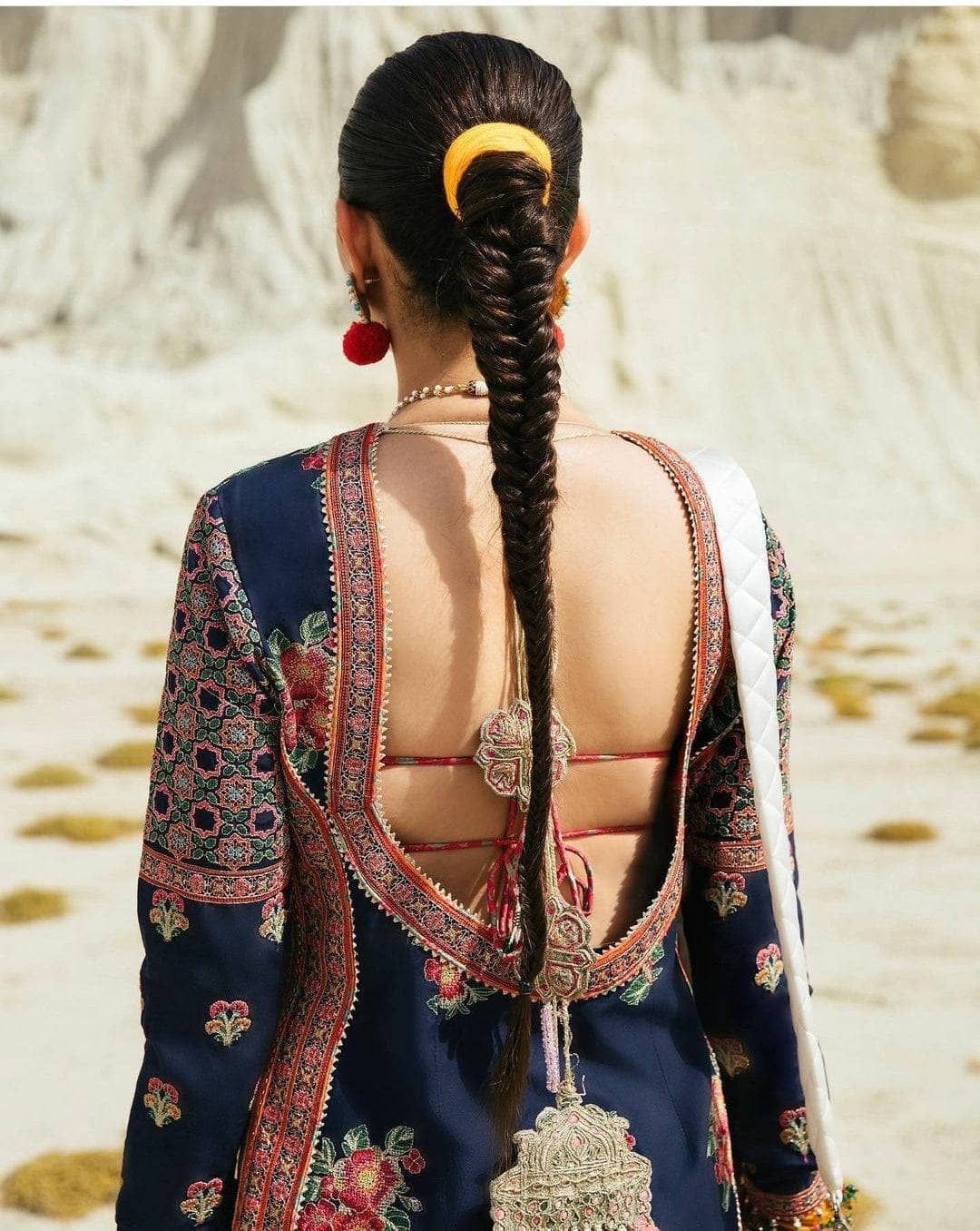 img_hussain_rehar_luxury_lawn_22_awwal_boutique