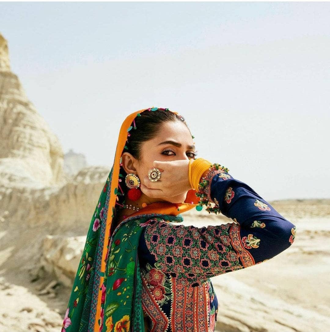 img_hussain_rehar_luxury_lawn_22_awwal_boutique