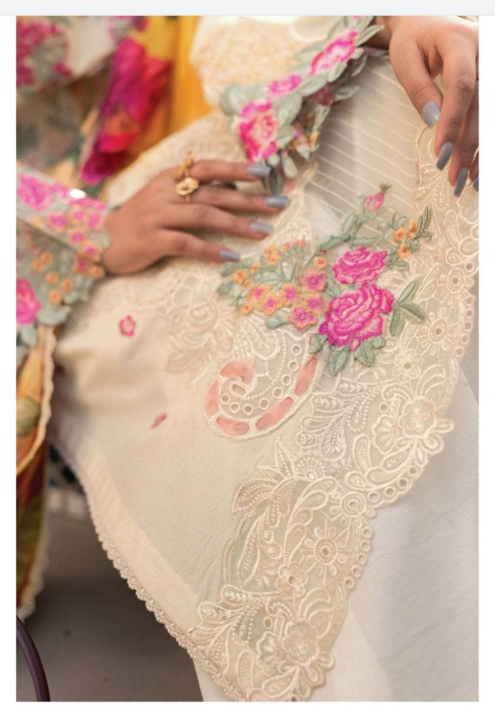 img_mushq_hemline_lawn_22_awwal_boutique