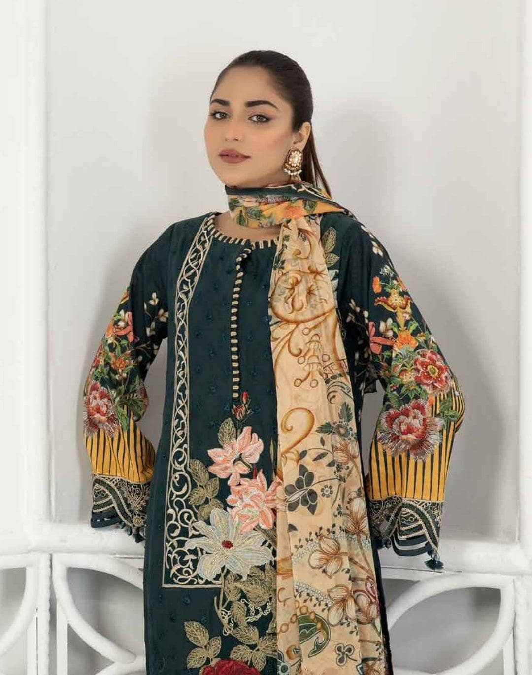 img_adans_libas_festive_chikankari_lawn_22_awwal_boutique