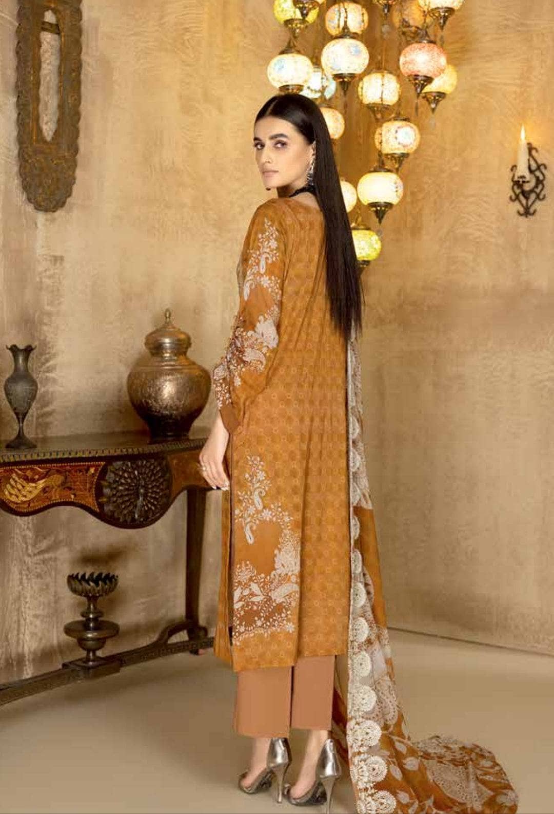 Img_charizma_aniiq_lawn_22_awwal_boutique