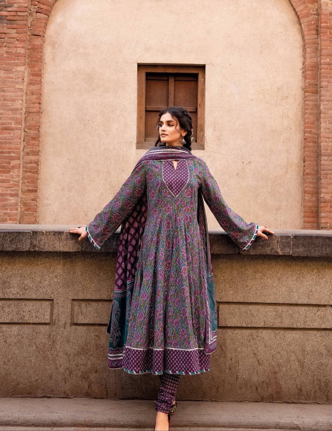 img_gul_ahmed_vintage_awwal_boutique