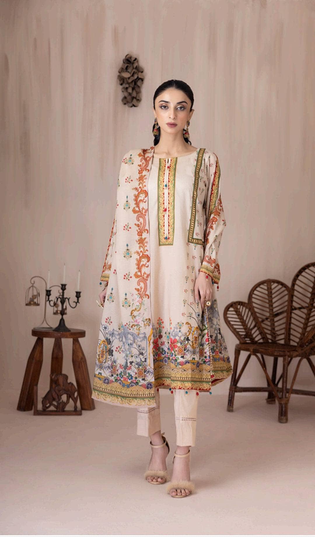 img_salina_printed_lawn_by_regalia_awwal_boutique