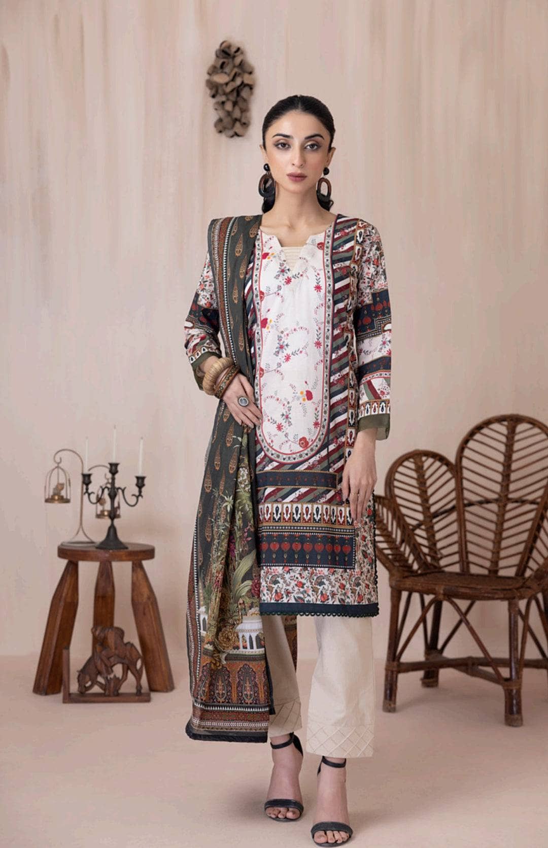 img_salina_printed_lawn_by_regalia_awwal_boutique
