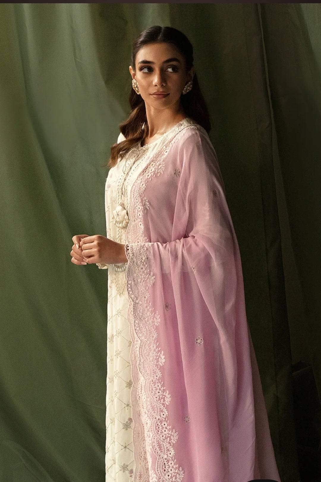 img_cross_stitch_mahiri_awwal_boutique