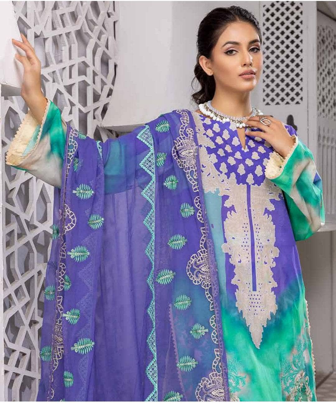 Img_charizma_naranji_lawn_awwal_boutique