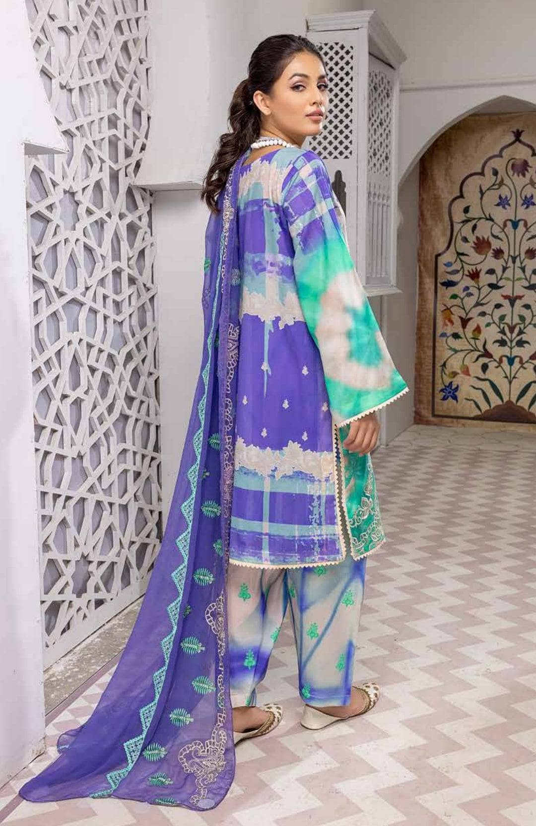 Img_charizma_naranji_lawn_awwal_boutique
