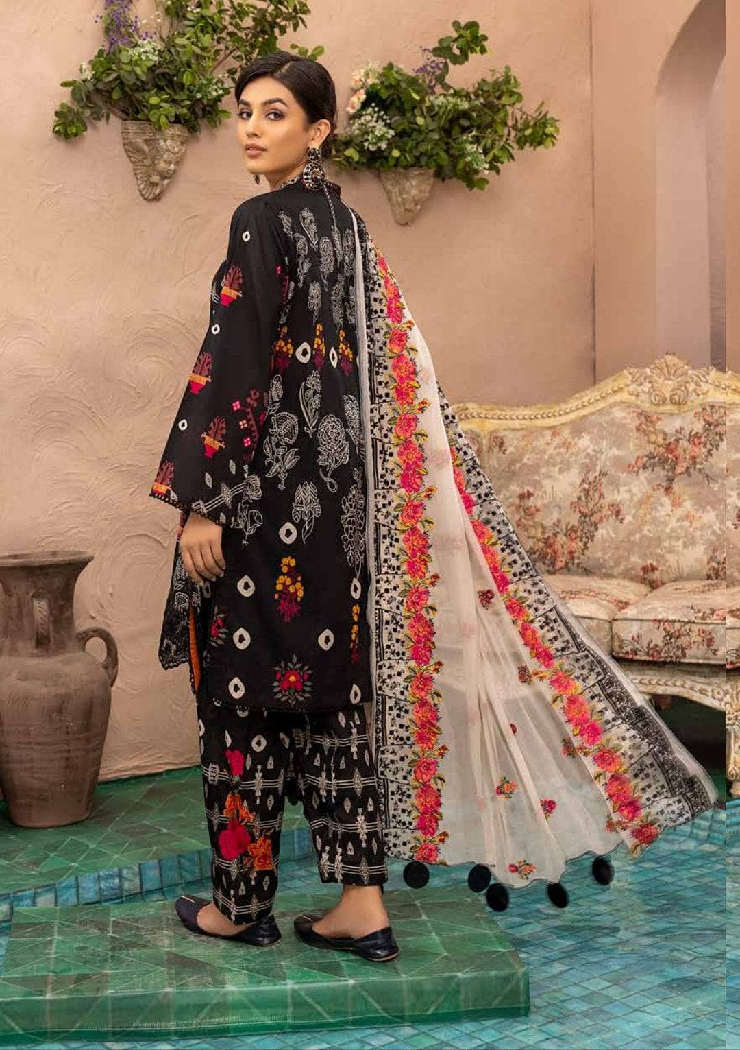 Img_charizma_naranji_lawn_awwal_boutique