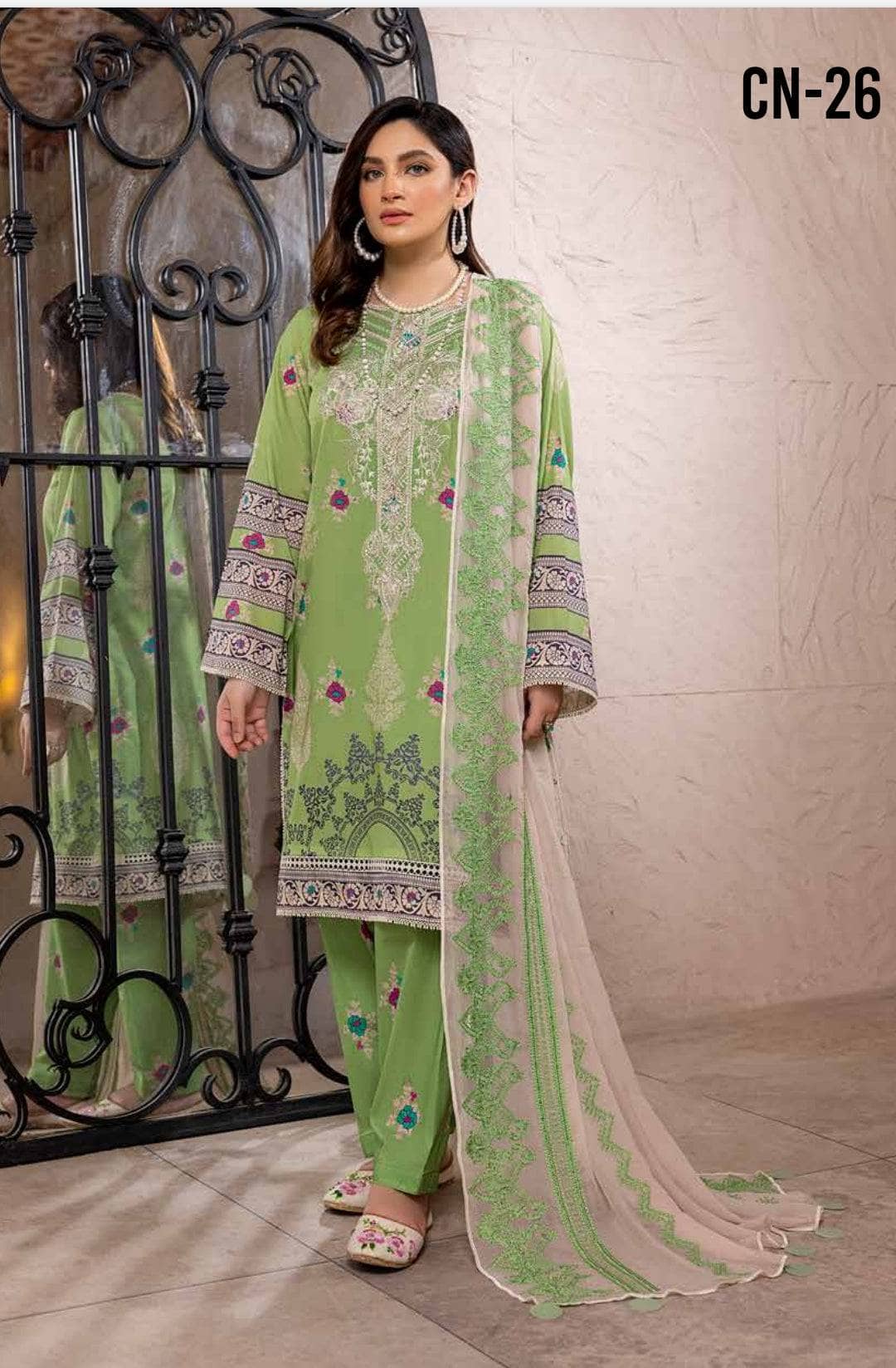 Img_charizma_naranji_lawn_awwal_boutique