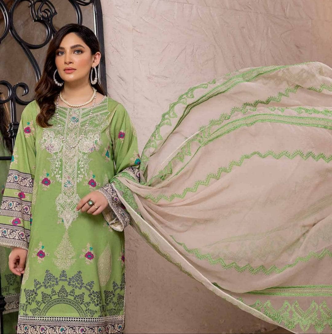 Img_charizma_naranji_lawn_awwal_boutique