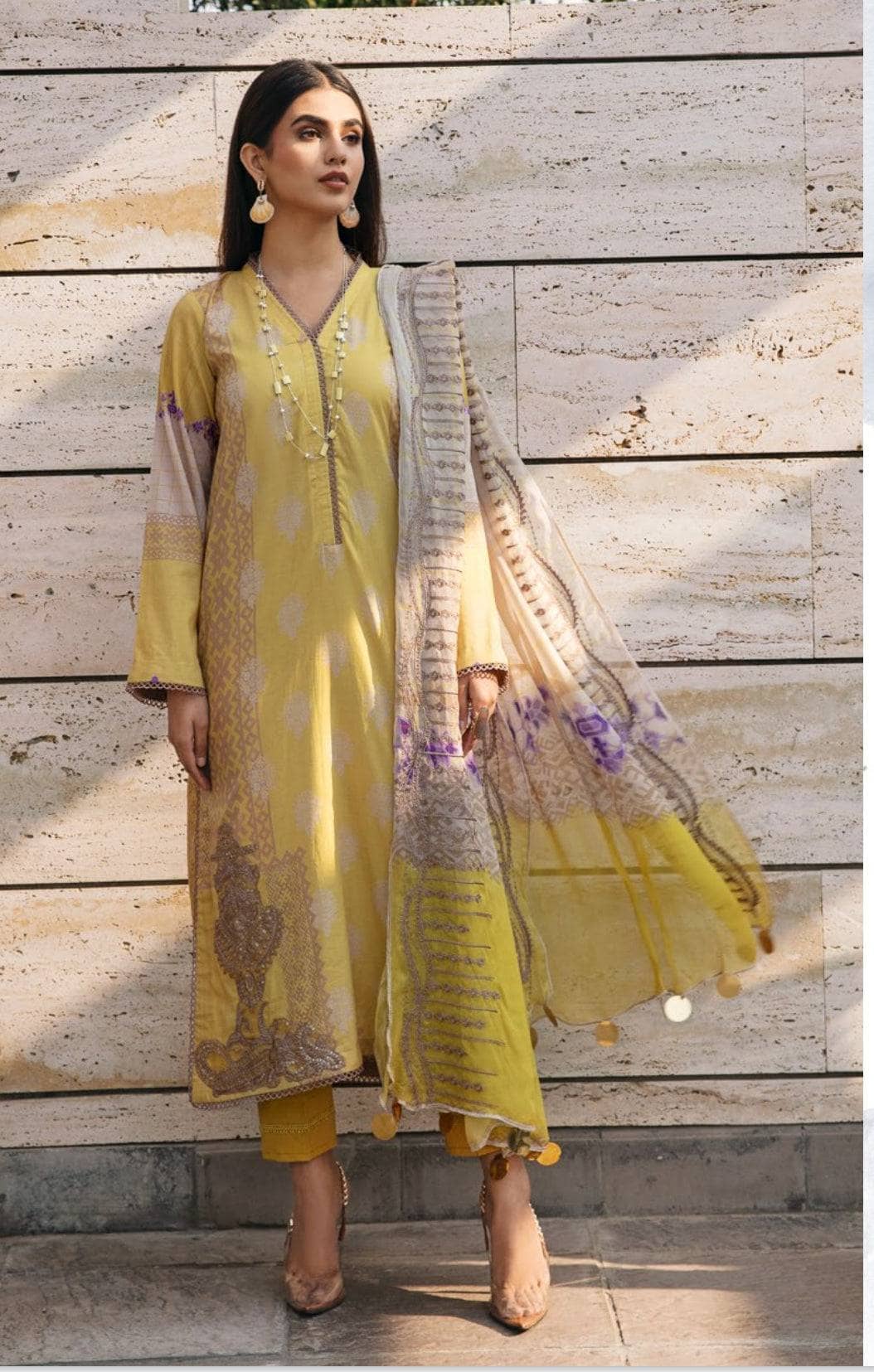 img_charizma_aniiq_lawn_23_awwal_boutique