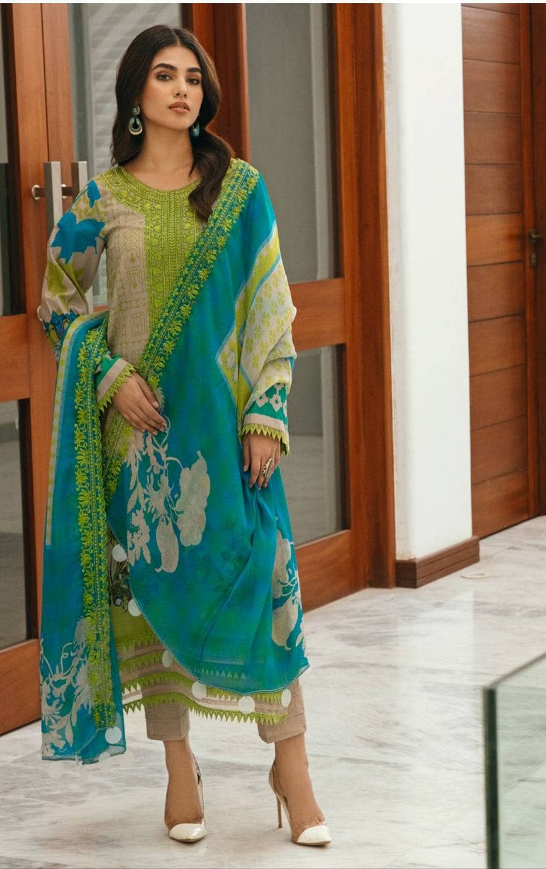 img_charizma_aniiq_lawn_23_awwal_boutique