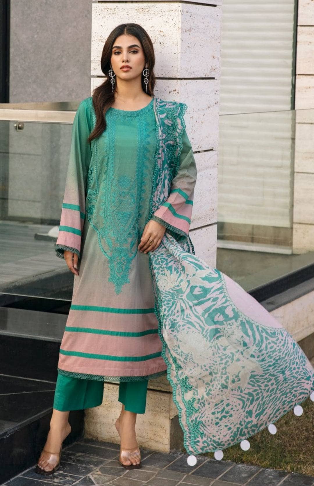 img_charizma_aniiq_lawn_23_awwal_boutique