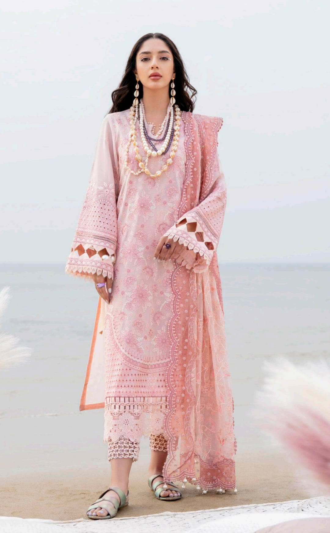 img_nureh_swiss_Voil_awwal_boutique