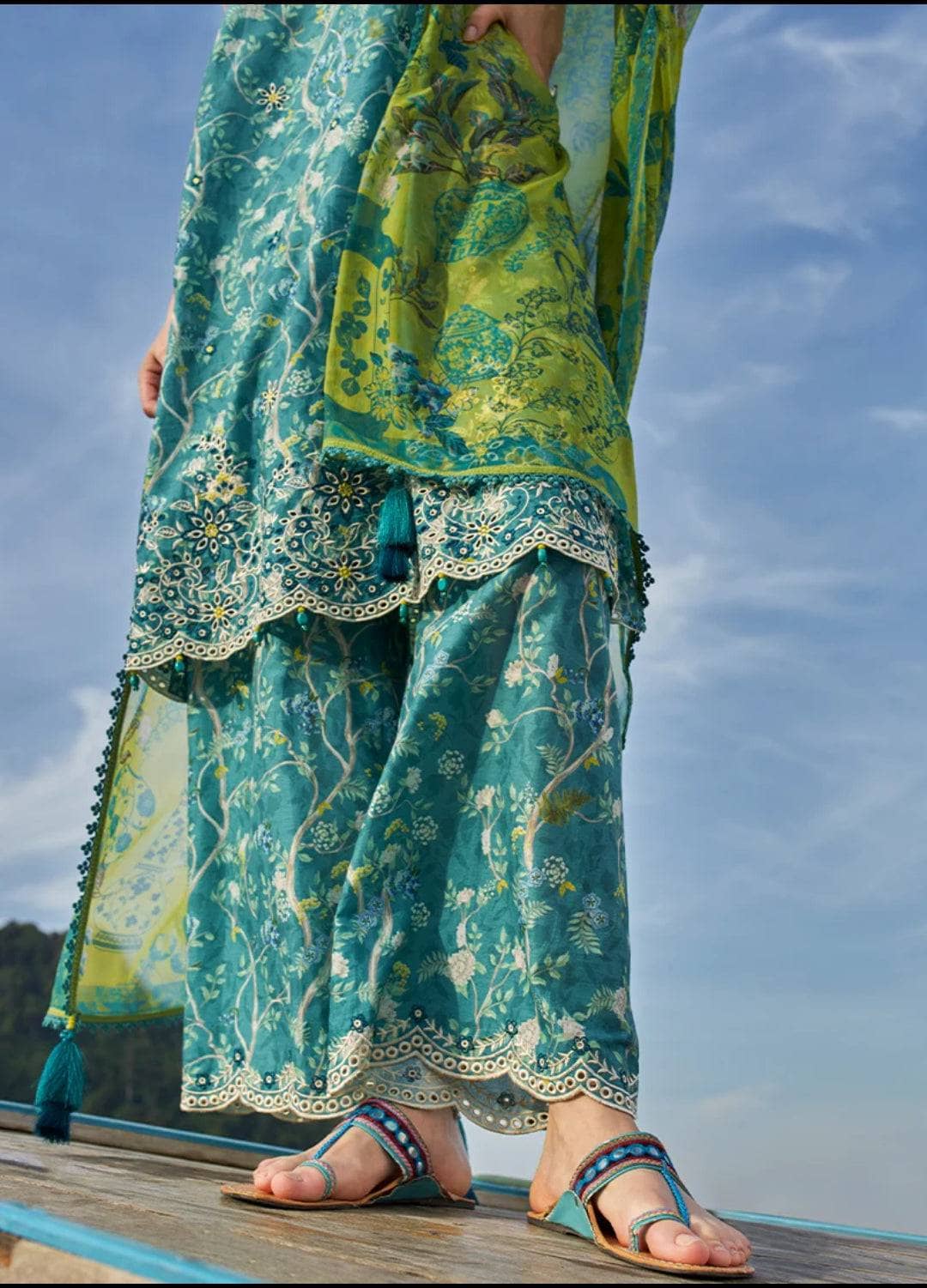 img_image_lawnkari_printkari_23_awwal_boutique