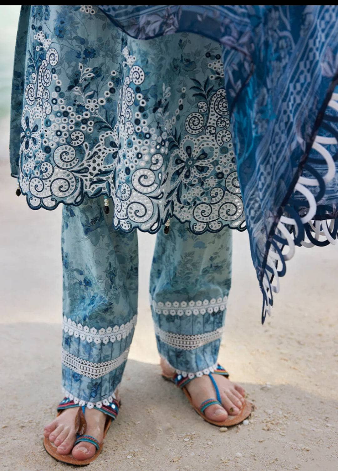 img_image_lawnkari_printkari_23_awwal_boutique