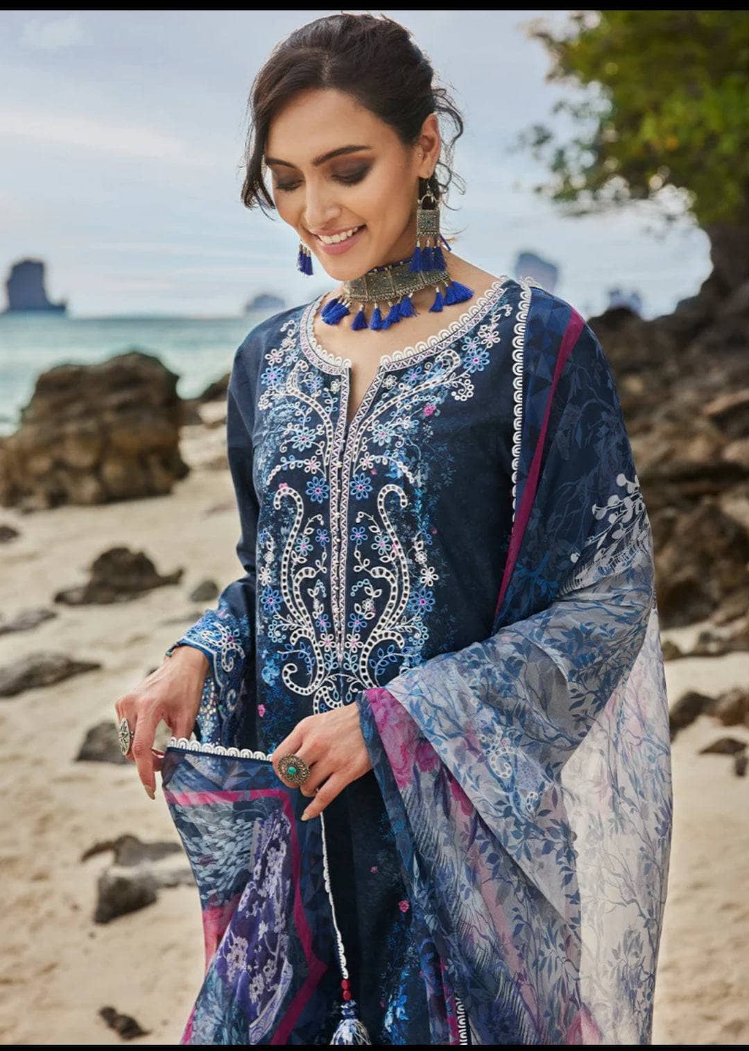 img_image_lawnkari_printkari_23_awwal_boutique