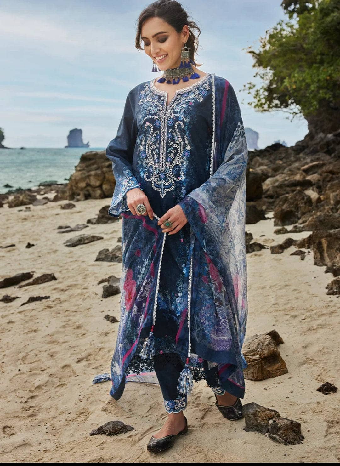 img_image_lawnkari_printkari_23_awwal_boutique