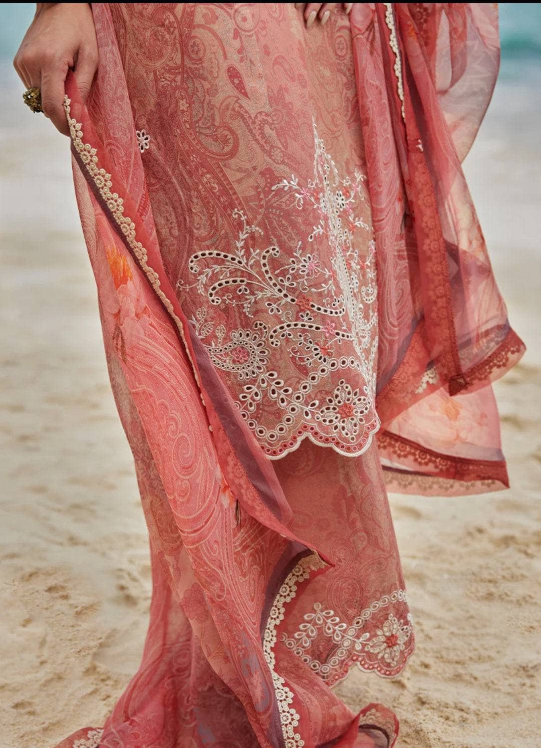 img_image_lawnkari_printkari_23_awwal_boutique