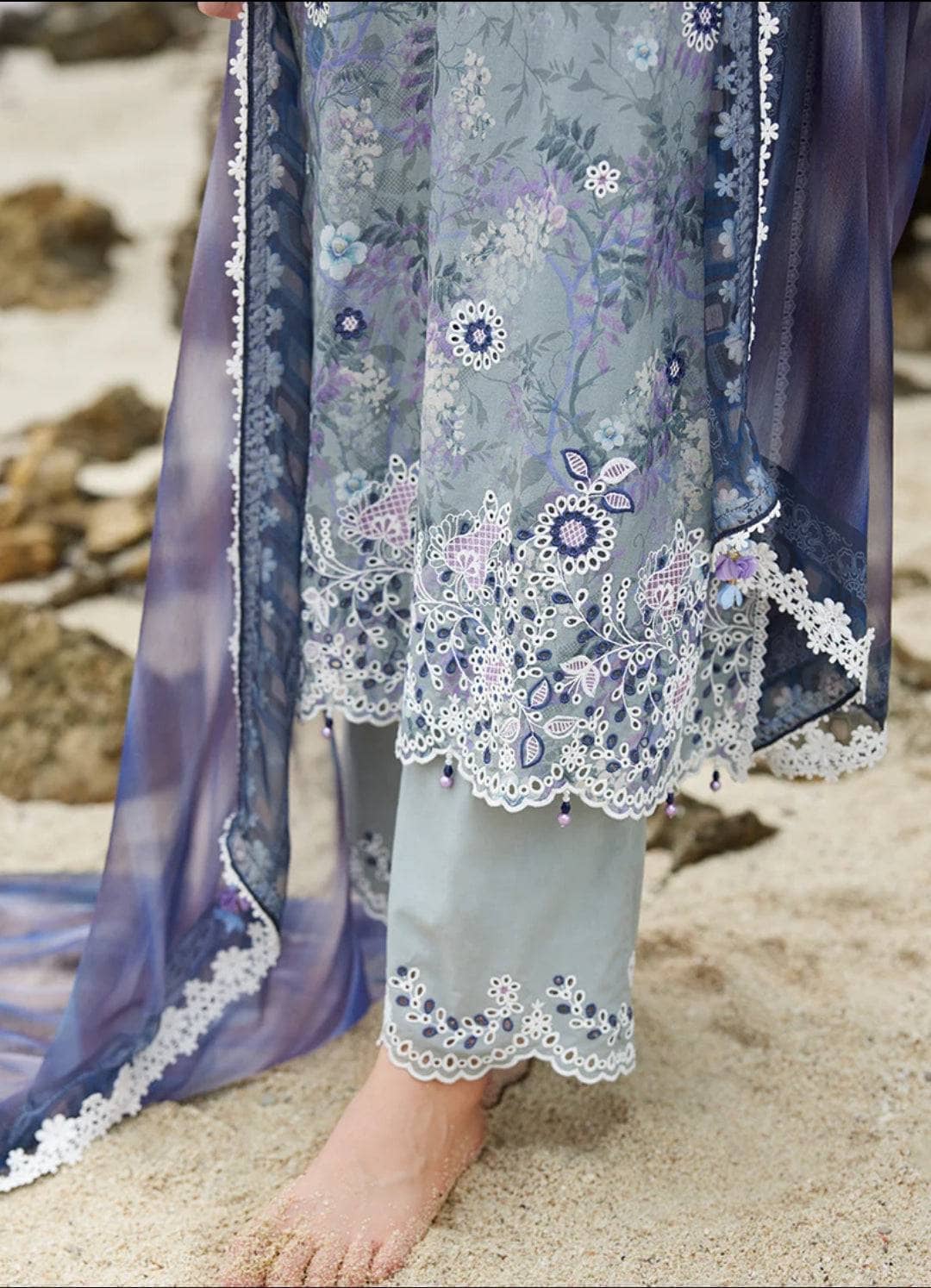 img_image_lawnkari_printkari_23_awwal_boutique