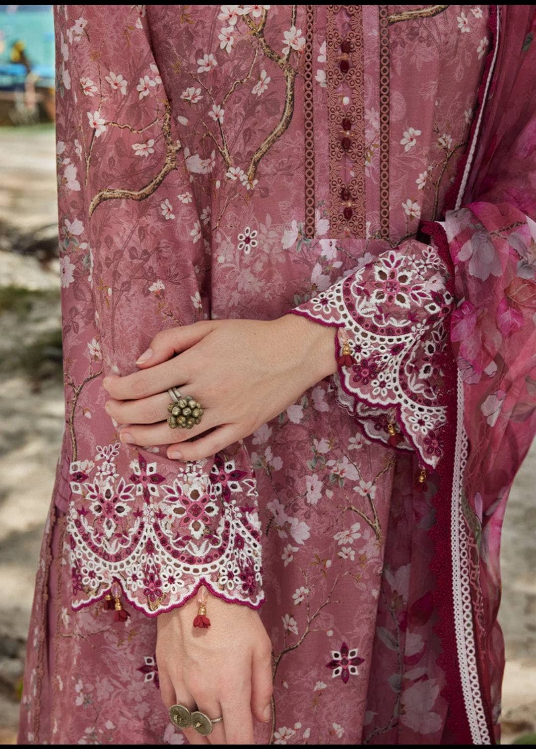 img_image_lawnkari_printkari_23_awwal_boutique