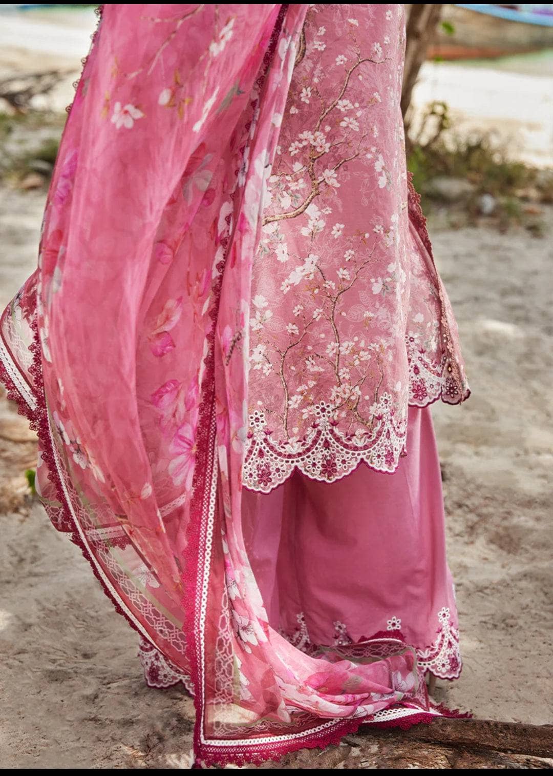 img_image_lawnkari_printkari_23_awwal_boutique